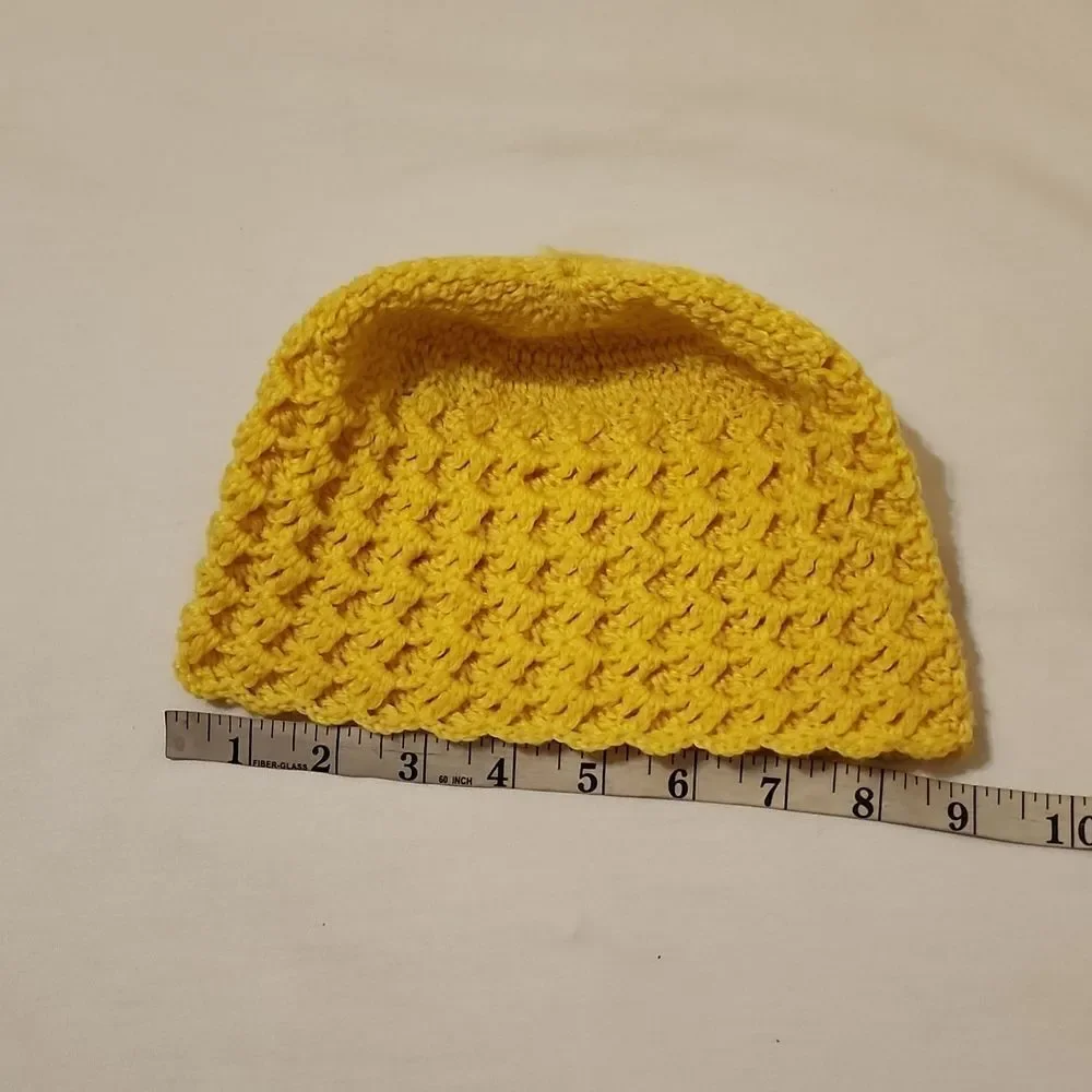 Hand knitted hat  - Picture 4 of 5